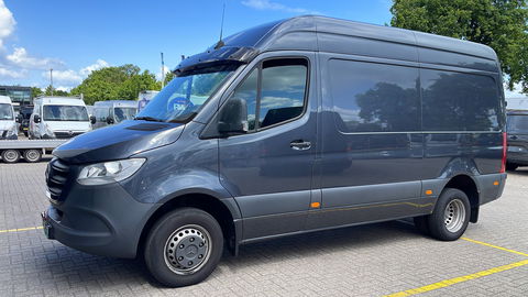 Mercedes-Benz Sprinter 516 2.2 CDI L2H2 dubbellucht / vaste prijs rijklaar € 26.950 ex btw / lease vanaf € / euro 6 / bpm vrij / tegen een meerprijs kunnen wij een trekhaak 3500 kg monteren !