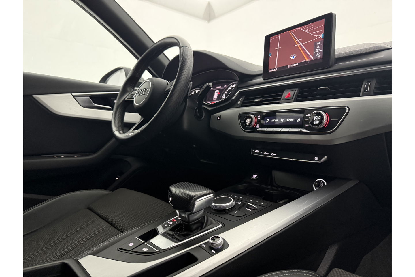 Audi A4 1.4 TFSI 150PK S-line Clima Cruise Navigatie PDC 18''LMV