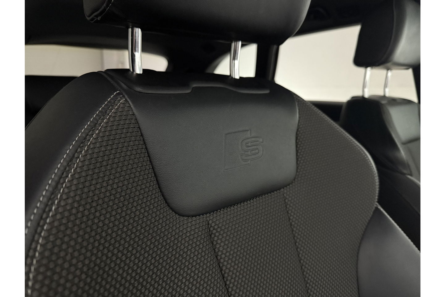 Audi A4 1.4 TFSI 150PK S-line Clima Cruise Navigatie PDC 18''LMV