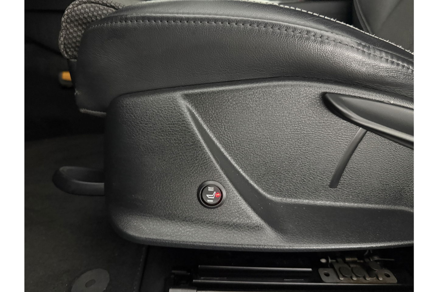 Audi A4 1.4 TFSI 150PK S-line Clima Cruise Navigatie PDC 18''LMV