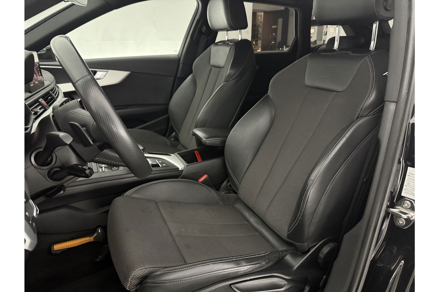 Audi A4 1.4 TFSI 150PK S-line Clima Cruise Navigatie PDC 18''LMV