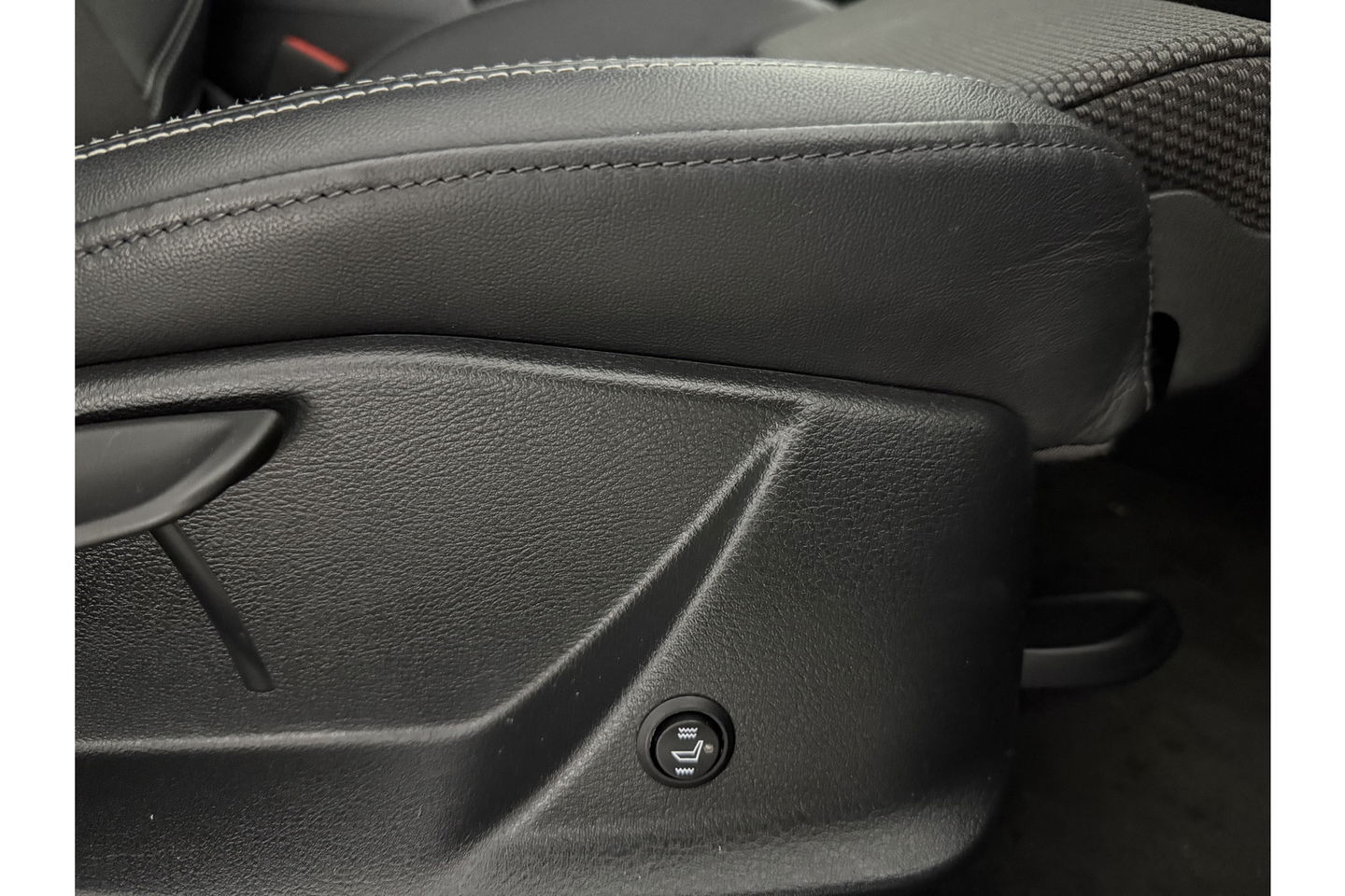 Audi A4 1.4 TFSI 150PK S-line Clima Cruise Navigatie PDC 18''LMV