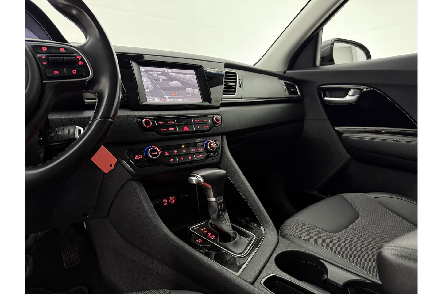 Kia Niro 1.6 GDi Hybrid 149PK ExecutiveLine Camera Carplay Cruise Clima LED Navi Parkeersensoren 16"LMV