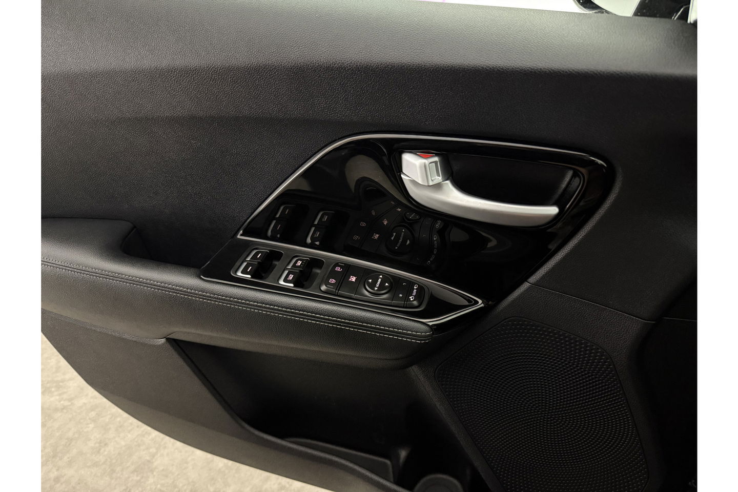 Kia Niro 1.6 GDi Hybrid 149PK ExecutiveLine Camera Carplay Cruise Clima LED Navi Parkeersensoren 16"LMV