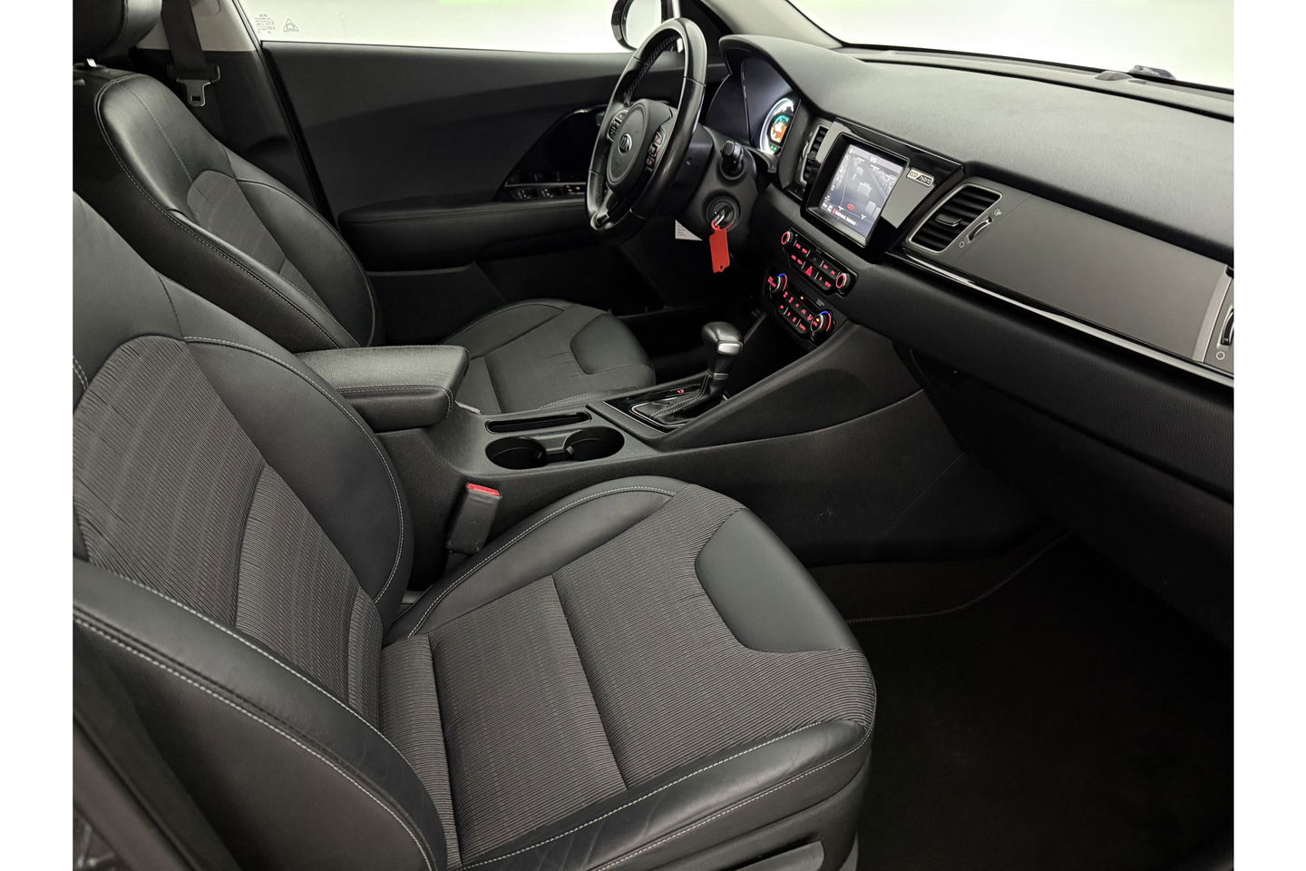 Kia Niro 1.6 GDi Hybrid 149PK ExecutiveLine Camera Carplay Cruise Clima LED Navi Parkeersensoren 16"LMV