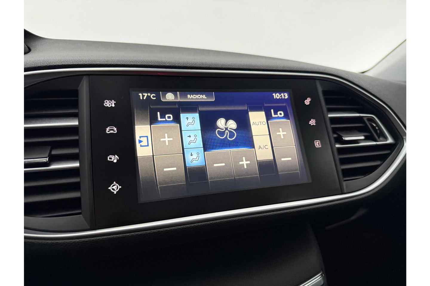 Peugeot 308 1.6 BlueHDi | APK tot 04-2026 | LED Camera Clima Cruise Trekhaak Navi PDC 17"LMV