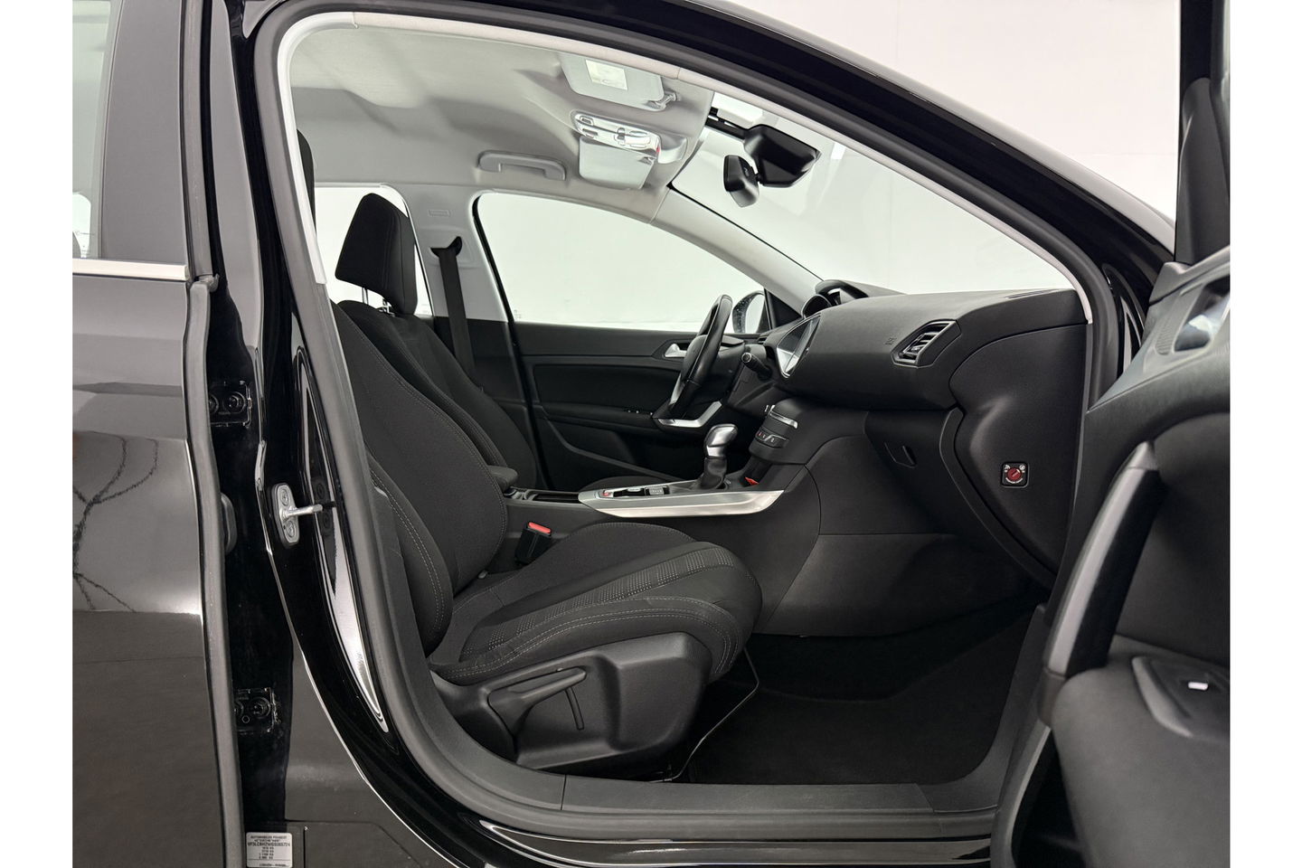 Peugeot 308 1.6 BlueHDi | APK tot 04-2026 | LED Camera Clima Cruise Trekhaak Navi PDC 17"LMV