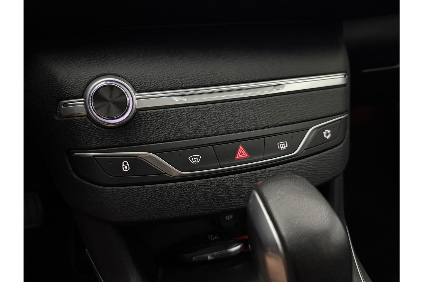 Peugeot 308 1.6 BlueHDi | APK tot 04-2026 | LED Camera Clima Cruise Trekhaak Navi PDC 17"LMV
