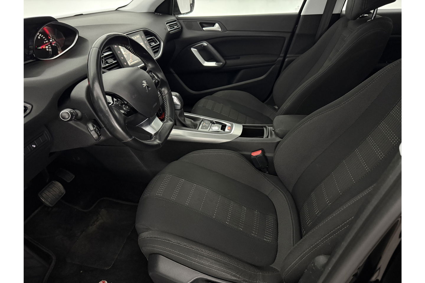 Peugeot 308 1.6 BlueHDi | APK tot 04-2026 | LED Camera Clima Cruise Trekhaak Navi PDC 17"LMV