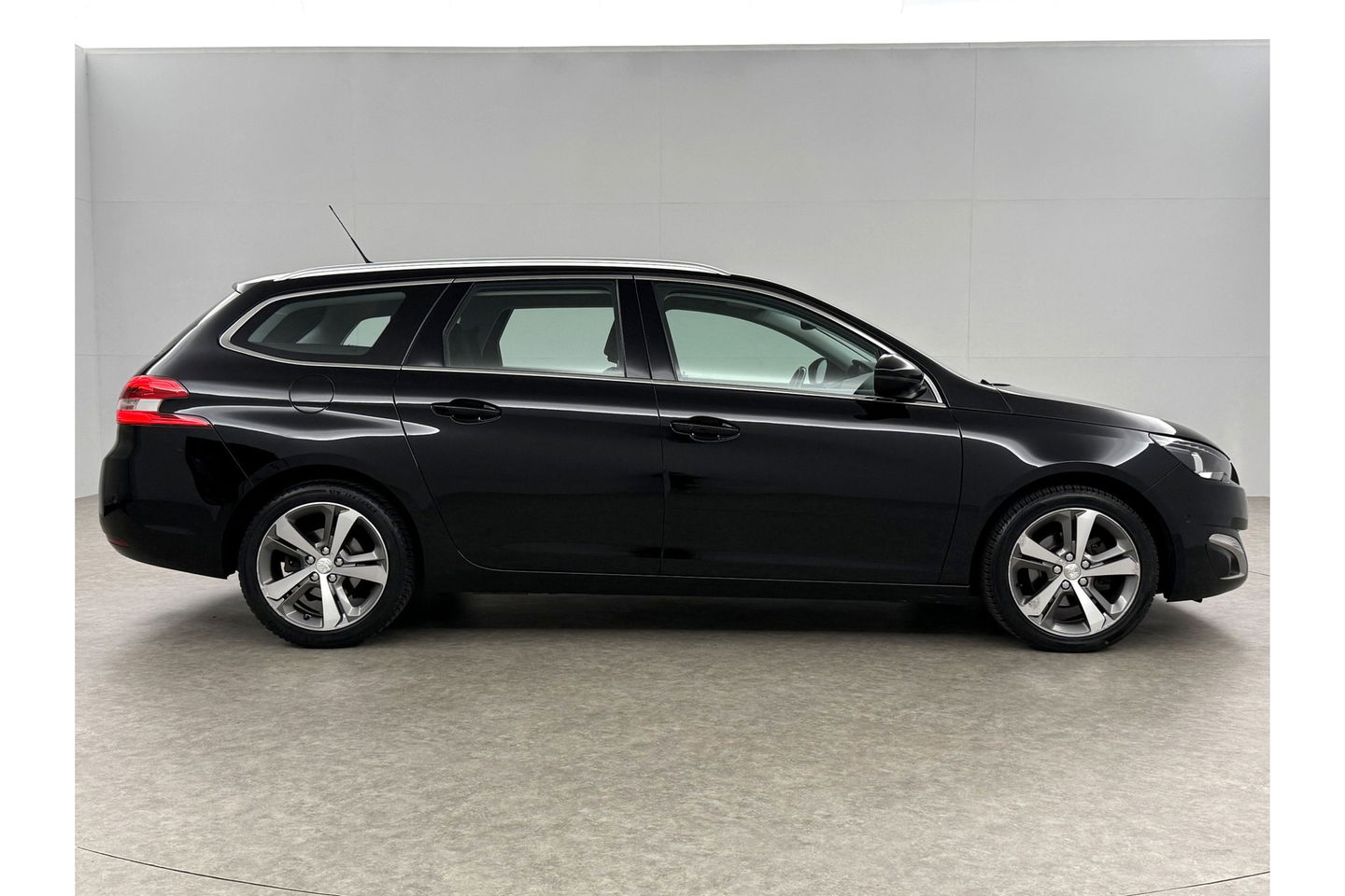Peugeot 308 1.6 BlueHDi | APK tot 04-2026 | LED Camera Clima Cruise Trekhaak Navi PDC 17"LMV