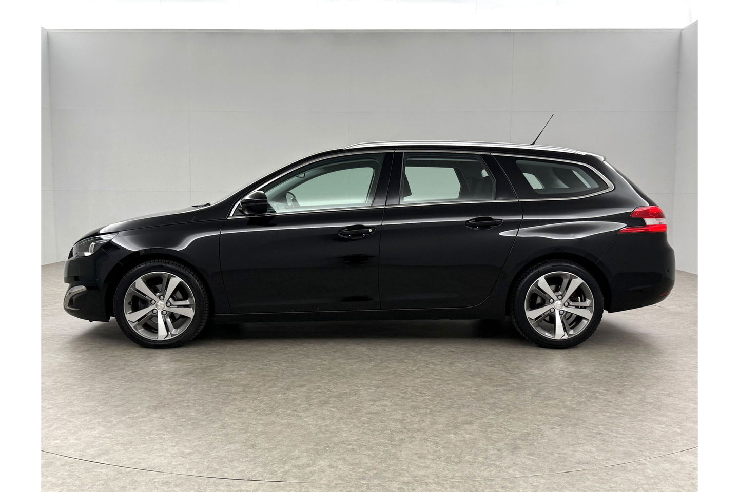 Peugeot 308 1.6 BlueHDi | APK tot 04-2026 | LED Camera Clima Cruise Trekhaak Navi PDC 17"LMV