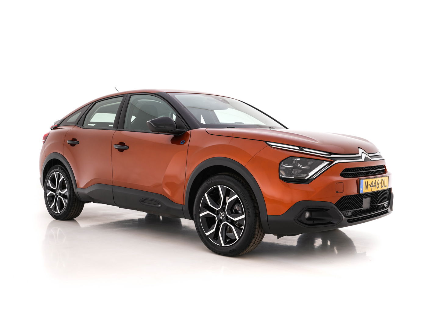 Citroën Ë-C4 Feel 50 kWh [ 3-Fase ] (INCL-BTW) *FULL-LED | DIGI-COCKPIT | CARPLAY | MICROFIBRE | COMFORT-SEATS | ECC | LANE-ASSIST | PDC | CRUISE | DAB  | CCS-FASTLOADER | 18''ALU*