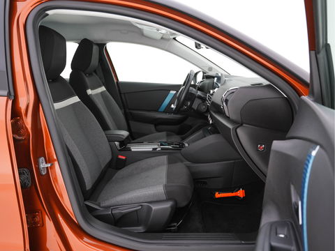 Citroën Ë-C4 Feel 50 kWh [ 3-Fase ] (INCL-BTW) *FULL-LED | DIGI-COCKPIT | CARPLAY | MICROFIBRE-COMFORT-SEATS | ECC | LANE-ASSIST | PDC | CRUISE | 18''ALU*