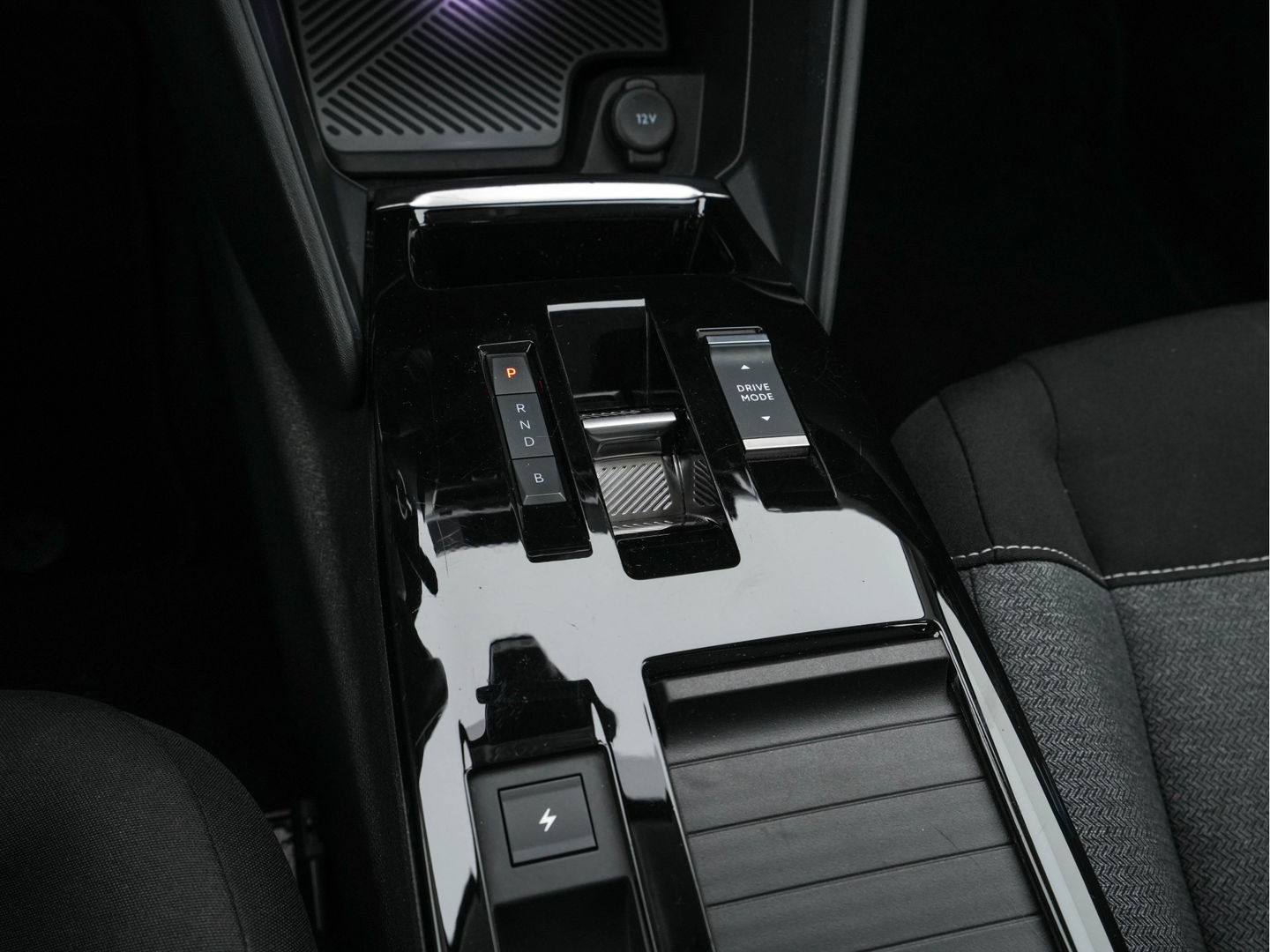 Citroën Ë-C4 Feel 50 kWh [ 3-Fase ] (INCL-BTW) *FULL-LED | DIGI-COCKPIT | CARPLAY | MICROFIBRE-COMFORT-SEATS | ECC | LANE-ASSIST | PDC | CRUISE | 18''ALU*