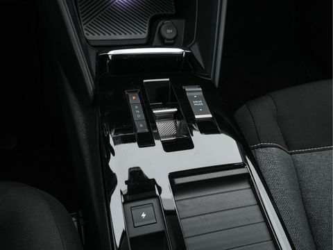 Citroën Ë-C4 Feel 50 kWh [ 3-Fase ] (INCL-BTW) *FULL-LED | DIGI-COCKPIT | CARPLAY | MICROFIBRE-COMFORT-SEATS | ECC | LANE-ASSIST | PDC | CRUISE | 18''ALU*