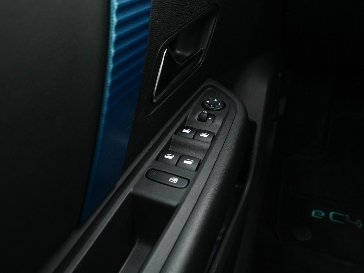 Citroën Ë-C4 Feel 50 kWh [ 3-Fase ] (INCL-BTW) *FULL-LED | DIGI-COCKPIT | CARPLAY | MICROFIBRE-COMFORT-SEATS | ECC | LANE-ASSIST | PDC | CRUISE | 18''ALU*