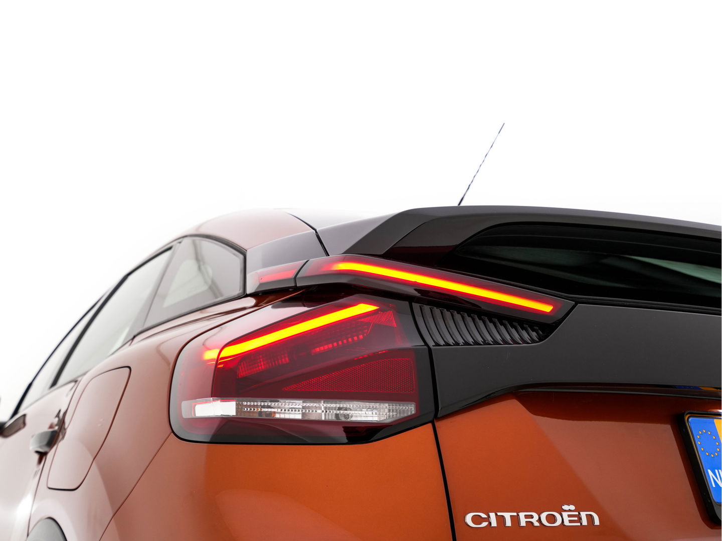 Citroën Ë-C4 Feel 50 kWh [ 3-Fase ] (INCL-BTW) *FULL-LED | DIGI-COCKPIT | CARPLAY | MICROFIBRE | COMFORT-SEATS | ECC | LANE-ASSIST | PDC | CRUISE | DAB  | CCS-FASTLOADER | 18''ALU*