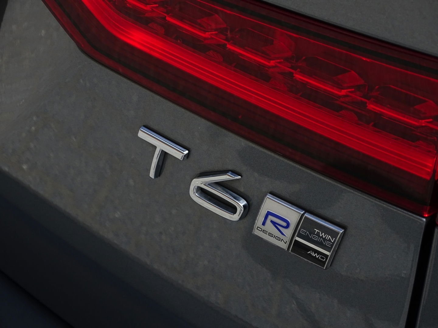 Volvo V60 T6 Twin-Engine 340PK AWD / R-Design / Harman Kardon
