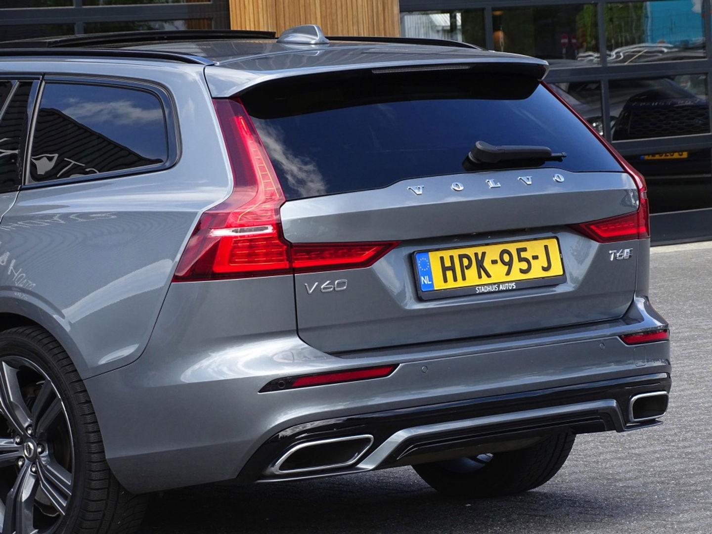 Volvo V60 T6 Twin-Engine 340PK AWD / R-Design / Harman Kardon