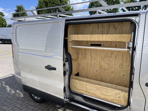 Renault Trafic 2.0 dCi 120pk T29 L2H1 Work Edition / euro 6 / bpm vrij / vaste prijs rijklaar € 20.950 ex / lease vanaf € 342 / airco / cruise / navigatie / trekhaak / imperial / ingerichte laadruimte