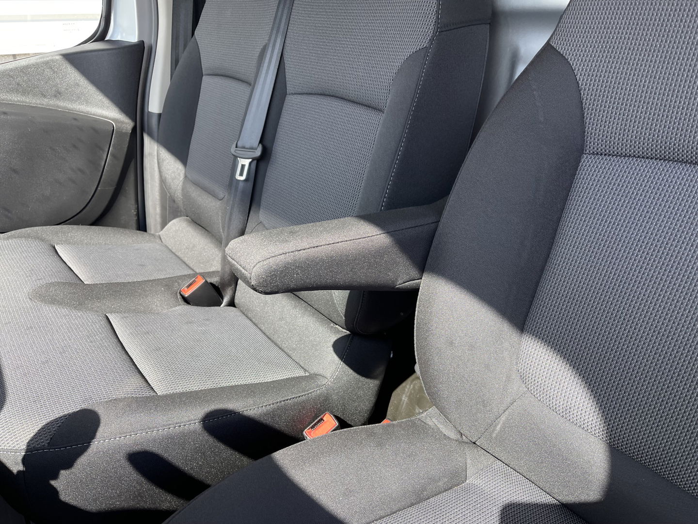 Renault Trafic 2.0 dCi 120pk T29 L2H1 Work Edition / euro 6 / bpm vrij / vaste prijs rijklaar € 20.950 ex / lease vanaf € 342 / airco / cruise / navigatie / trekhaak / imperial / ingerichte laadruimte