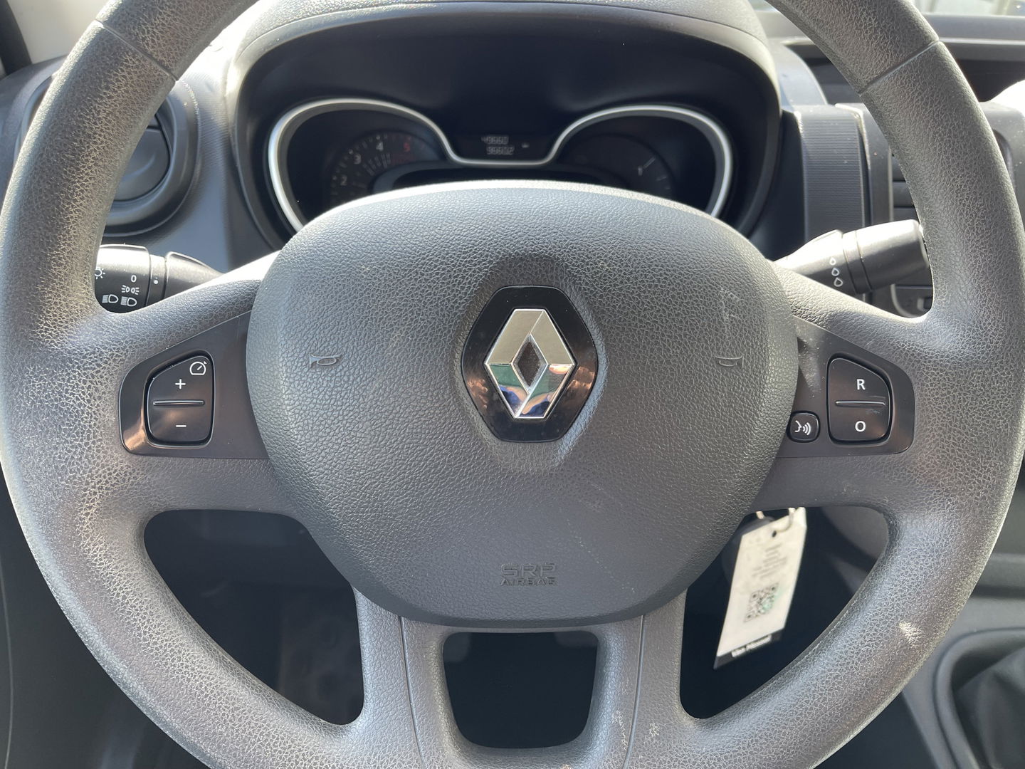 Renault Trafic 2.0 dCi 120pk T29 L2H1 Work Edition / euro 6 / bpm vrij / vaste prijs rijklaar € 20.950 ex / lease vanaf € 342 / airco / cruise / navigatie / trekhaak / imperial / ingerichte laadruimte