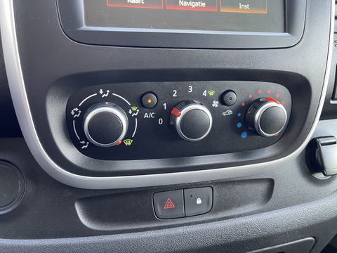 Renault Trafic 2.0 dCi 120pk T29 L2H1 Work Edition / euro 6 / bpm vrij / vaste prijs rijklaar € 20.950 ex / lease vanaf € 342 / airco / cruise / navigatie / trekhaak / imperial / ingerichte laadruimte