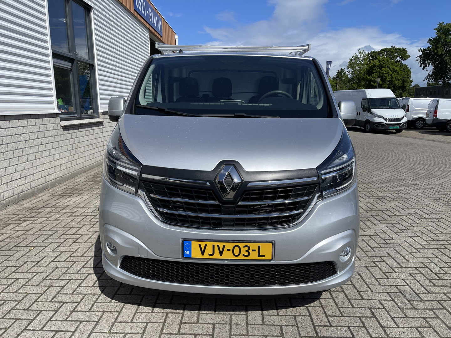 Renault Trafic 2.0 dCi 120pk T29 L2H1 Work Edition / euro 6 / bpm vrij / vaste prijs rijklaar € 20.950 ex / lease vanaf € 342 / airco / cruise / navigatie / trekhaak / imperial / ingerichte laadruimte