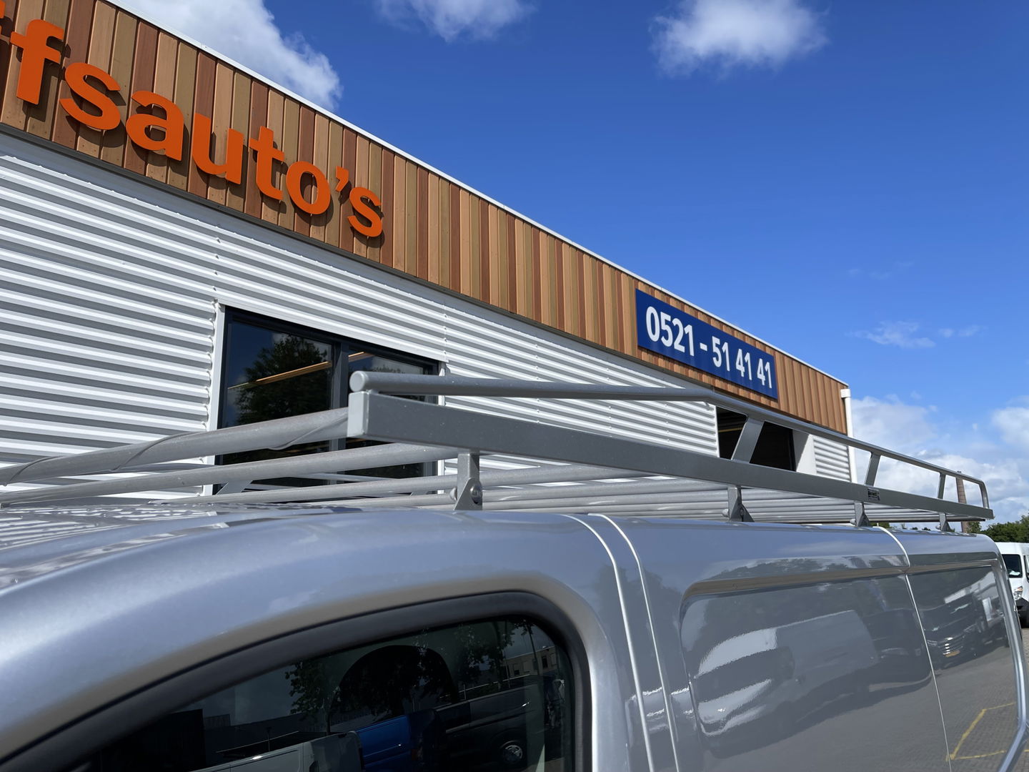 Renault Trafic 2.0 dCi 120pk T29 L2H1 Work Edition / euro 6 / bpm vrij / vaste prijs rijklaar € 20.950 ex / lease vanaf € 342 / airco / cruise / navigatie / trekhaak / imperial / ingerichte laadruimte