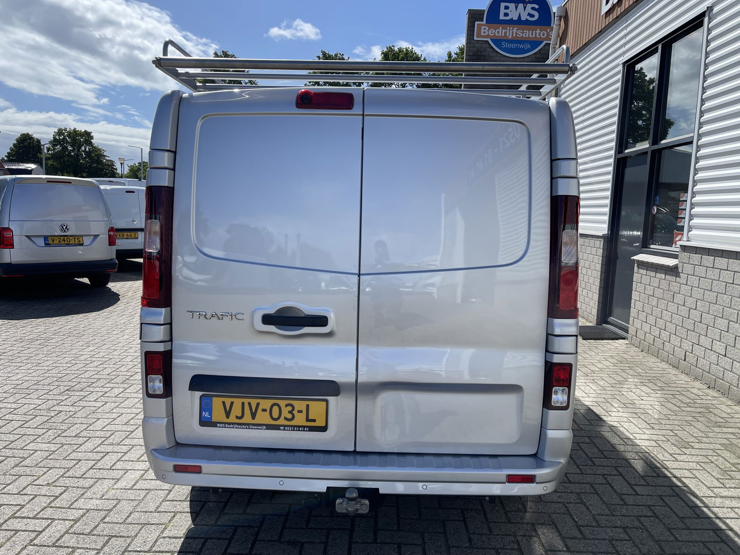 Renault Trafic 2.0 dCi 120pk T29 L2H1 Work Edition / euro 6 / bpm vrij / vaste prijs rijklaar € 20.950 ex / lease vanaf € 342 / airco / cruise / navigatie / trekhaak / imperial / ingerichte laadruimte