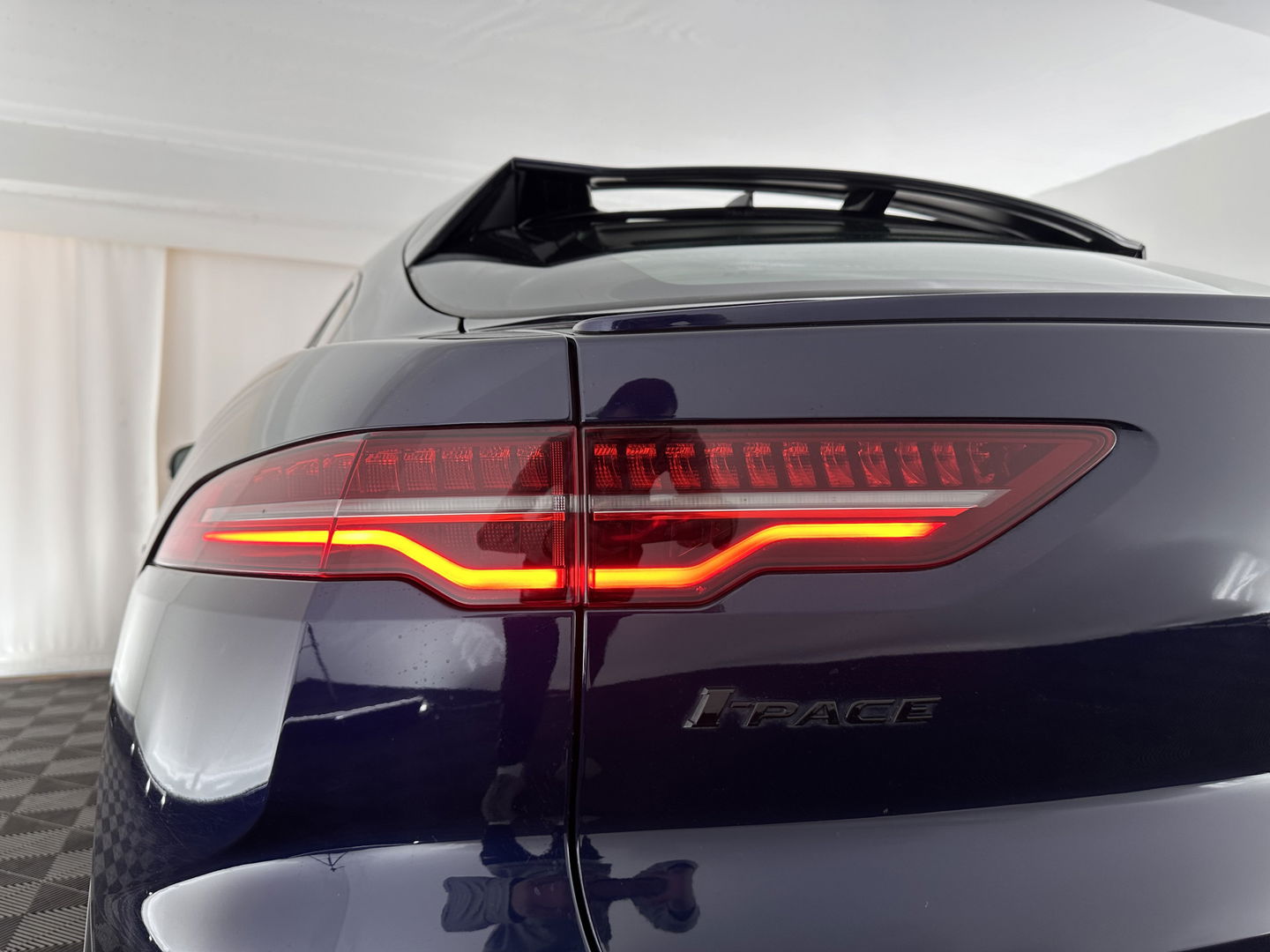 Jaguar I-PACE EV320 S AWD Business Pack 90 kWh [ 3-Fase ] (INCL-BTW) *LUXURY-LEATHER | FULL-LED | MERIDIAN-AUDIO | DIGI-COCKPIT | KEYLESS | DAB+ | NAVI-FULLMAP | ECC | HEATED-COMFORTSEATS | PDC | SURROUND-VIEW | CRUISE | LANE-ASSIST | TOWBAR | 20''A