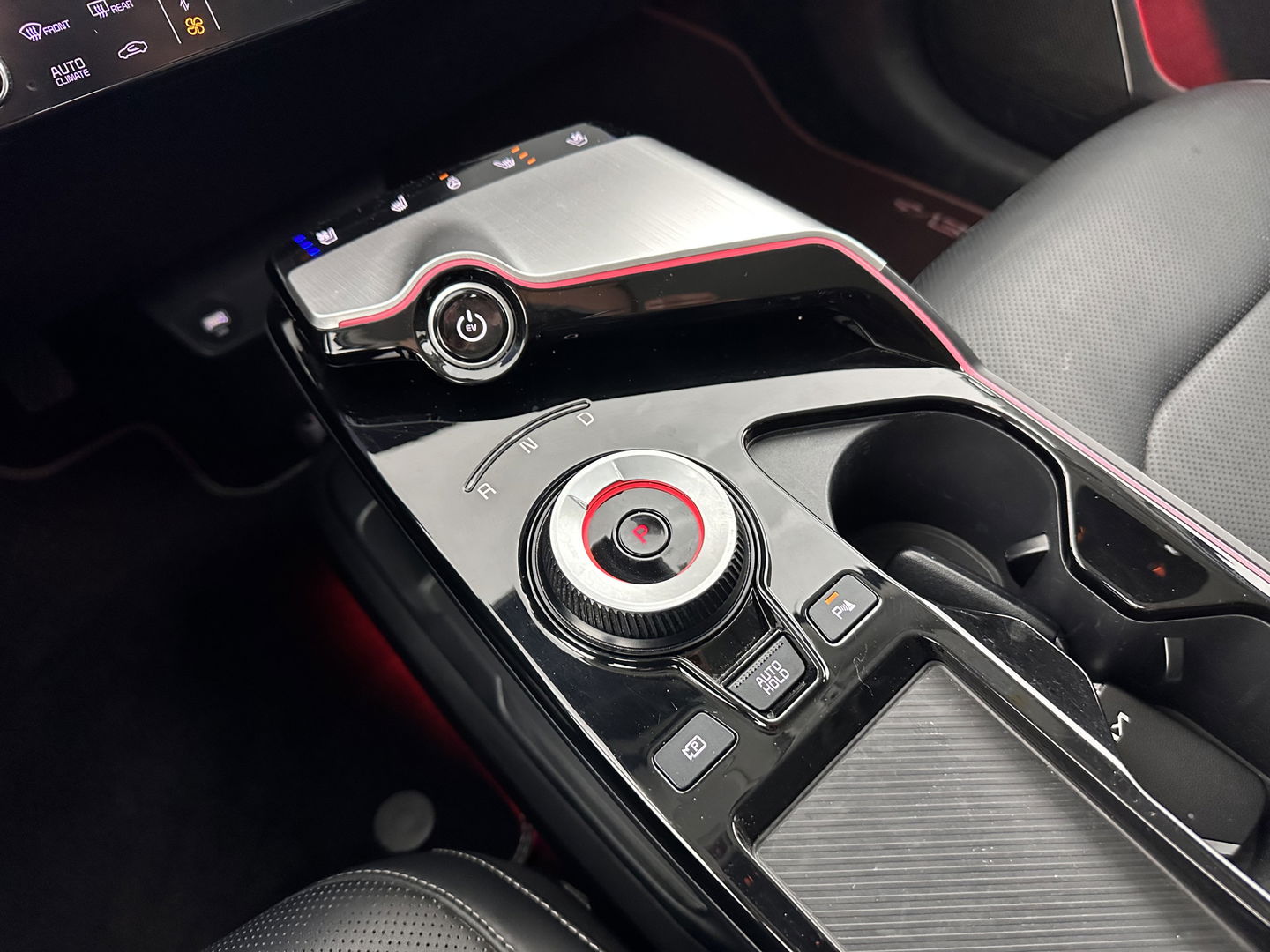 Kia Ev6 Plus 77.4 kWh [ 3-Fase ] (INCL-BTW) *HEAT-PUMP | LUXURY-LEATHER | ADAPT-CRUISE | WIDE-SCREEN-DIGI-COCKPIT | MERIDIAN-AUDIO | MEMORY-PACK | FULL-LED | KEYLESS | CAMERA | DAB | BLIND-SPOT | NAVI-FULLMAP | ...