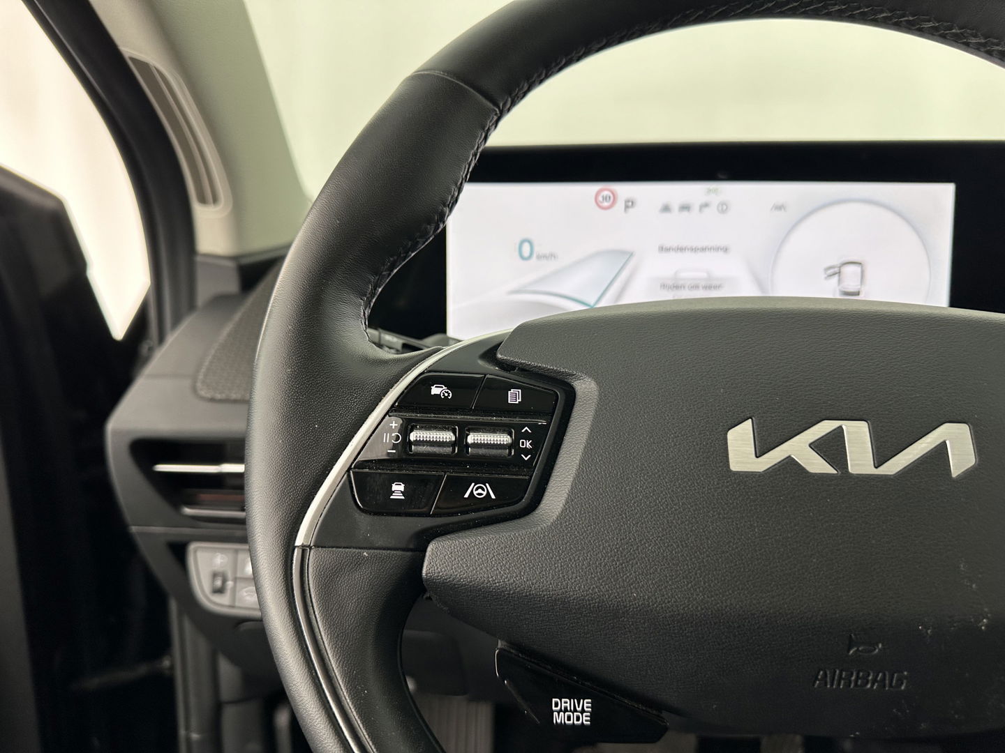 Kia Ev6 Plus 77.4 kWh [ 3-Fase ] (INCL-BTW) *HEAT-PUMP | LUXURY-LEATHER | ADAPT-CRUISE | WIDE-SCREEN-DIGI-COCKPIT | MERIDIAN-AUDIO | MEMORY-PACK | FULL-LED | KEYLESS | CAMERA | DAB | BLIND-SPOT | NAVI-FULLMAP | ...