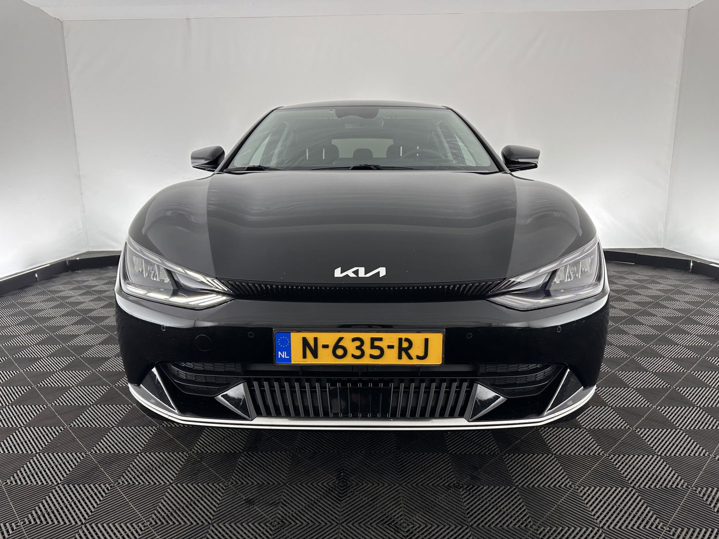 Kia Ev6 Plus 77.4 kWh [ 3-Fase ] (INCL-BTW) *HEAT-PUMP | LUXURY-LEATHER | ADAPT-CRUISE | WIDE-SCREEN-DIGI-COCKPIT | MERIDIAN-AUDIO | MEMORY-PACK | FULL-LED | KEYLESS | CAMERA | DAB | BLIND-SPOT | NAVI-FULLMAP | ...