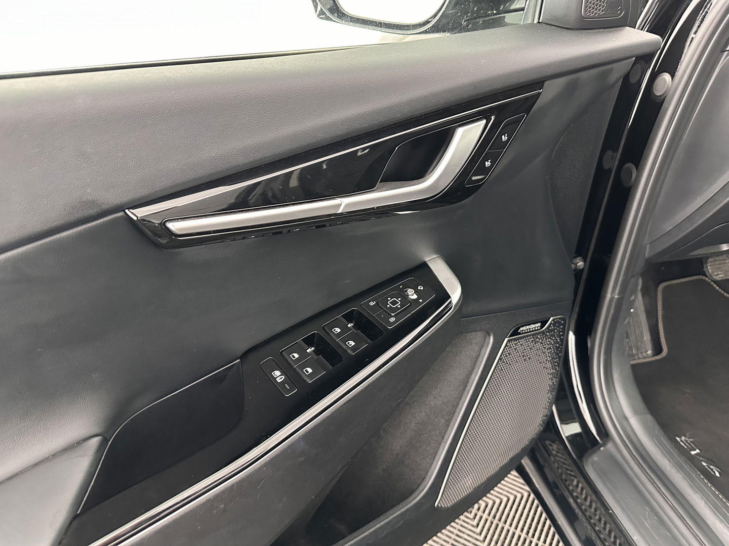 Kia Ev6 Plus 77.4 kWh [ 3-Fase ] (INCL-BTW) *HEAT-PUMP | LUXURY-LEATHER | ADAPT-CRUISE | WIDE-SCREEN-DIGI-COCKPIT | MERIDIAN-AUDIO | MEMORY-PACK | FULL-LED | KEYLESS | CAMERA | DAB | BLIND-SPOT | NAVI-FULLMAP | ...