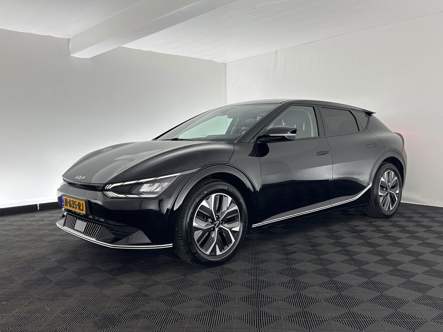 Kia Ev6 Plus 77.4 kWh [ 3-Fase ] (INCL-BTW) *HEAT-PUMP | LUXURY-LEATHER | ADAPT-CRUISE | WIDE-SCREEN-DIGI-COCKPIT | MERIDIAN-AUDIO | MEMORY-PACK | FULL-LED | KEYLESS | CAMERA | DAB | BLIND-SPOT | NAVI-FULLMAP | ...
