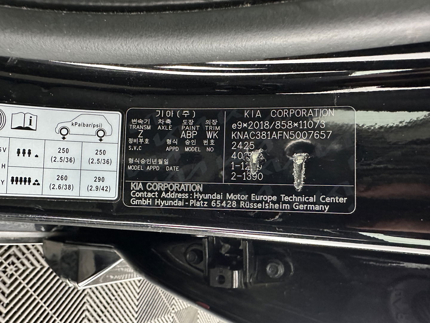 Kia Ev6 Plus 77.4 kWh [ 3-Fase ] (INCL-BTW) *HEAT-PUMP | LUXURY-LEATHER | ADAPT-CRUISE | WIDE-SCREEN-DIGI-COCKPIT | MERIDIAN-AUDIO | MEMORY-PACK | FULL-LED | KEYLESS | CAMERA | DAB | BLIND-SPOT | NAVI-FULLMAP | ...