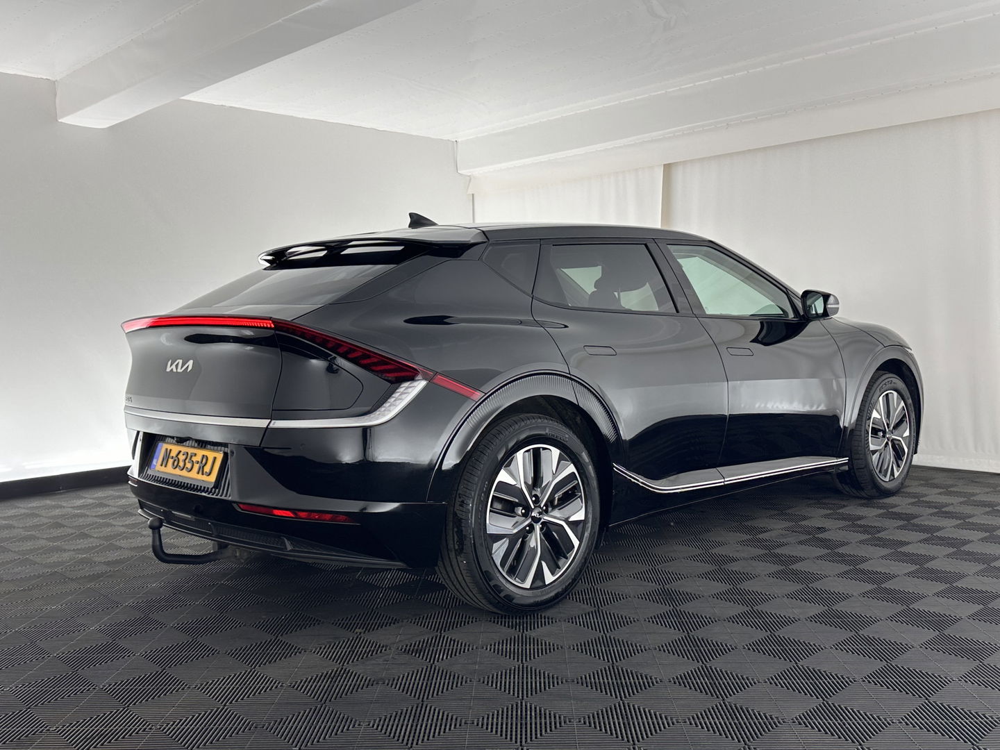 Kia Ev6 Plus 77.4 kWh [ 3-Fase ] (INCL-BTW) *HEAT-PUMP | LUXURY-LEATHER | ADAPT-CRUISE | WIDE-SCREEN-DIGI-COCKPIT | MERIDIAN-AUDIO | MEMORY-PACK | FULL-LED | KEYLESS | CAMERA | DAB | BLIND-SPOT | NAVI-FULLMAP | ...