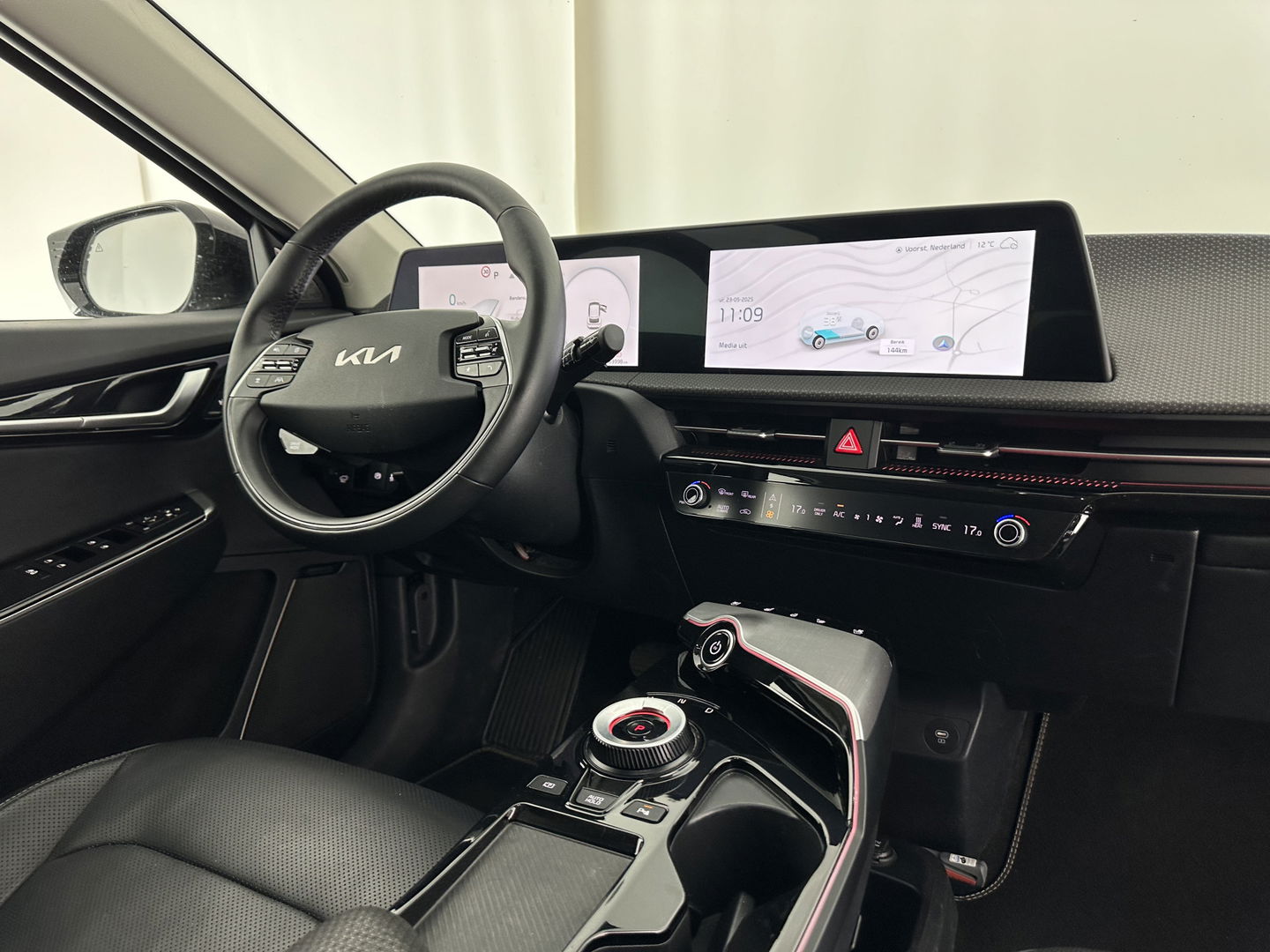 Kia Ev6 Plus 77.4 kWh [ 3-Fase ] (INCL-BTW) *HEAT-PUMP | LUXURY-LEATHER | ADAPT-CRUISE | WIDE-SCREEN-DIGI-COCKPIT | MERIDIAN-AUDIO | MEMORY-PACK | FULL-LED | KEYLESS | CAMERA | DAB | BLIND-SPOT | NAVI-FULLMAP | ...