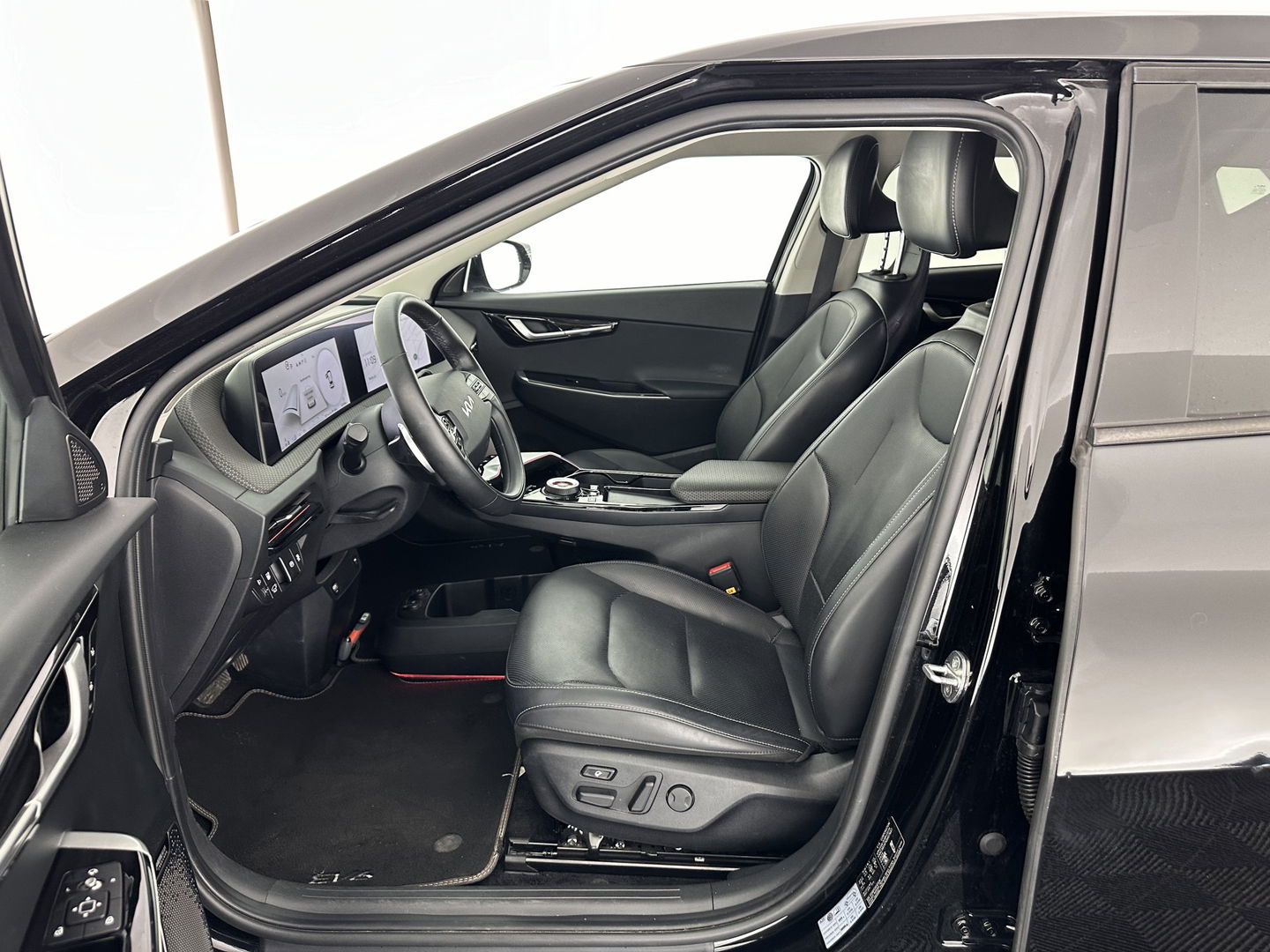 Kia Ev6 Plus 77.4 kWh [ 3-Fase ] (INCL-BTW) *HEAT-PUMP | LUXURY-LEATHER | ADAPT-CRUISE | WIDE-SCREEN-DIGI-COCKPIT | MERIDIAN-AUDIO | MEMORY-PACK | FULL-LED | KEYLESS | CAMERA | DAB | BLIND-SPOT | NAVI-FULLMAP | ...