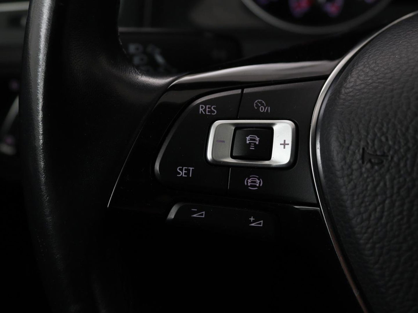 Volkswagen Golf 1.0 TSI Comfortline | Stoelverwarming | Carplay | Massage | Navigatie | ErgoActive | Adaptive cruise | Climate control | Parkeerhulp