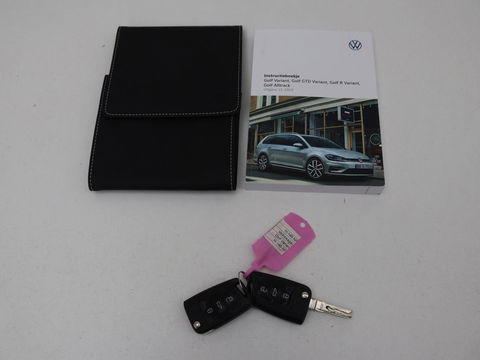 Volkswagen Golf 1.0 TSI Comfortline | Stoelverwarming | Carplay | Massage | Navigatie | ErgoActive | Adaptive cruise | Climate control | Parkeerhulp