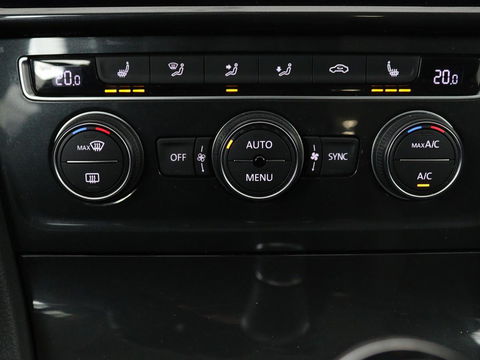 Volkswagen Golf 1.0 TSI Comfortline | Stoelverwarming | Carplay | Massage | Navigatie | ErgoActive | Adaptive cruise | Climate control | Parkeerhulp