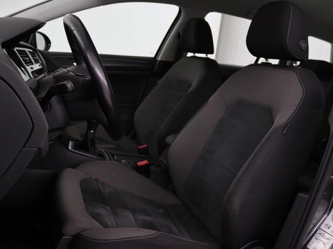 Volkswagen Golf 1.0 TSI Comfortline | Stoelverwarming | Carplay | Massage | Navigatie | ErgoActive | Adaptive cruise | Climate control | Parkeerhulp