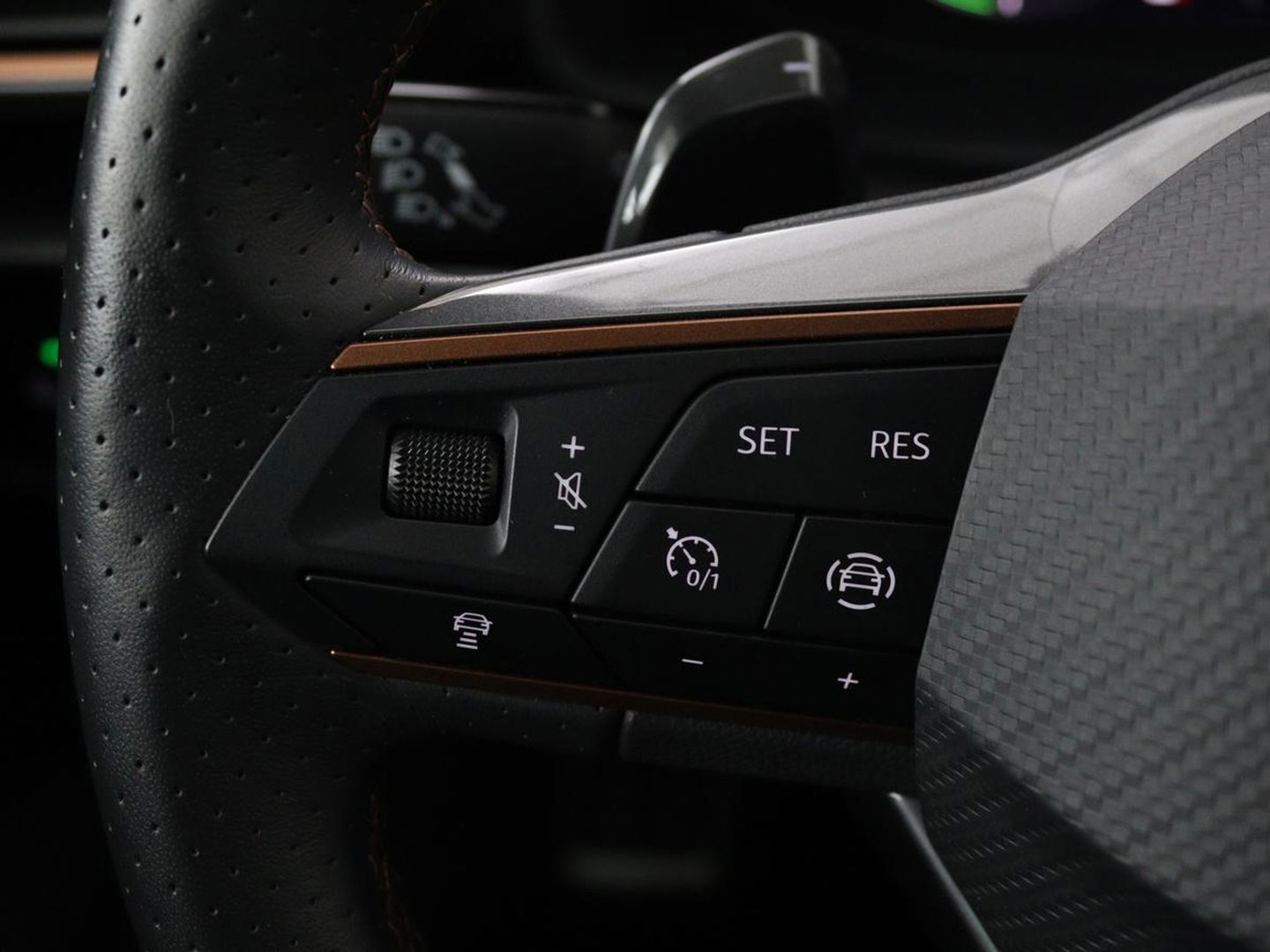 CUPRA Formentor 1.4 e-Hybrid VZ | 245pk | Camera | Adaptive cruise | Stuurverwarming | Sfeerverlichting | Navigatie | Keyless | Full LED | PHEV