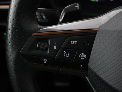CUPRA Formentor 1.4 e-Hybrid VZ | 245pk | Camera | Adaptive cruise | Stuurverwarming | Sfeerverlichting | Navigatie | Keyless | Full LED | PHEV