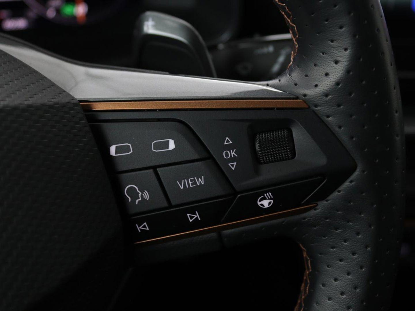 CUPRA Formentor 1.4 e-Hybrid VZ | 245pk | Camera | Adaptive cruise | Stuurverwarming | Sfeerverlichting | Navigatie | Keyless | Full LED | PHEV