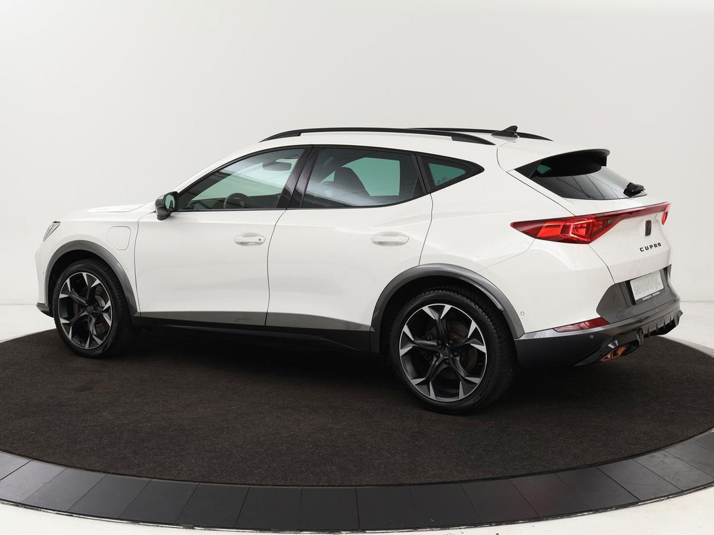 CUPRA Formentor 1.4 e-Hybrid VZ | 245pk | Camera | Adaptive cruise | Stuurverwarming | Sfeerverlichting | Navigatie | Keyless | Full LED | PHEV