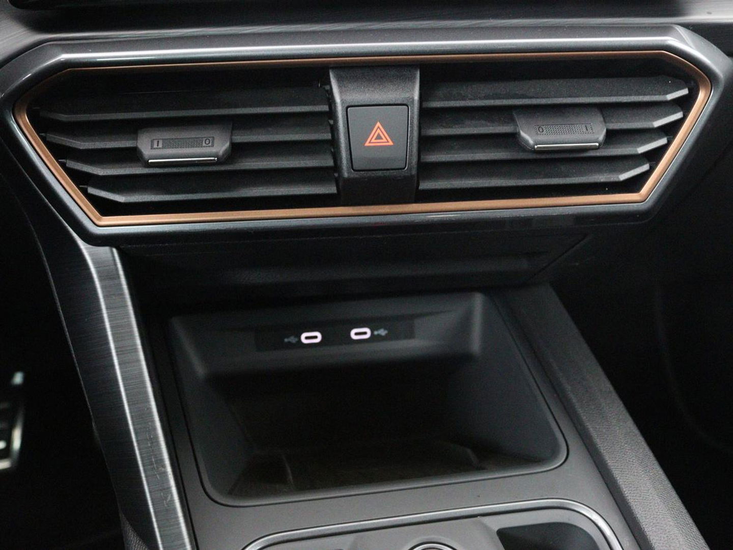 CUPRA Formentor 1.4 e-Hybrid VZ | 245pk | Camera | Adaptive cruise | Stuurverwarming | Sfeerverlichting | Navigatie | Keyless | Full LED | PHEV