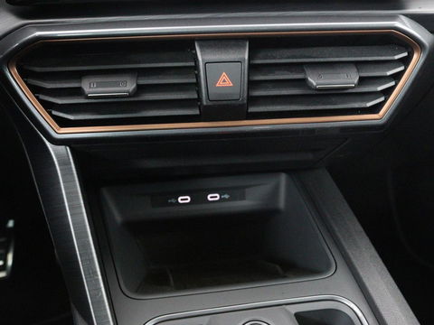 CUPRA Formentor 1.4 e-Hybrid VZ | 245pk | Camera | Adaptive cruise | Stuurverwarming | Sfeerverlichting | Navigatie | Keyless | Full LED | PHEV